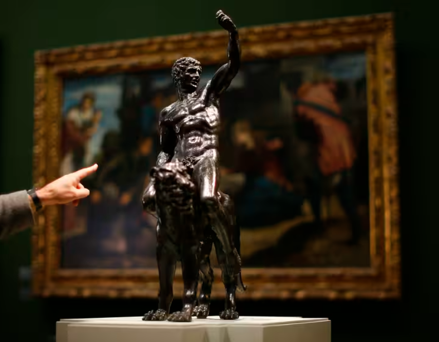 De la Renaissance au “lolcat” : la folle histoire des bronzes attribués à Michel-Ange